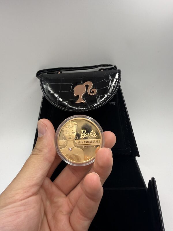 Barbie 22ct 2oz $500 Rose Gold Coin - With Argyle Pink Diamond - Image 7
